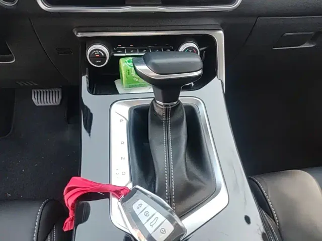 Geely Binyue — Фото автомобиля 13
