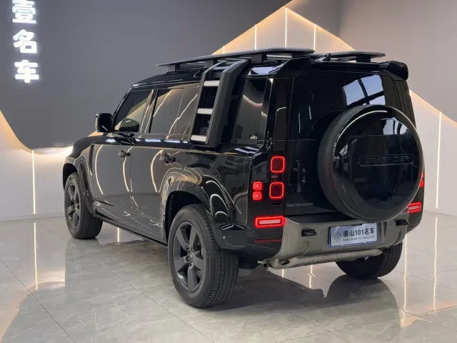 Land Rover Defender — Фото автомобиля 9