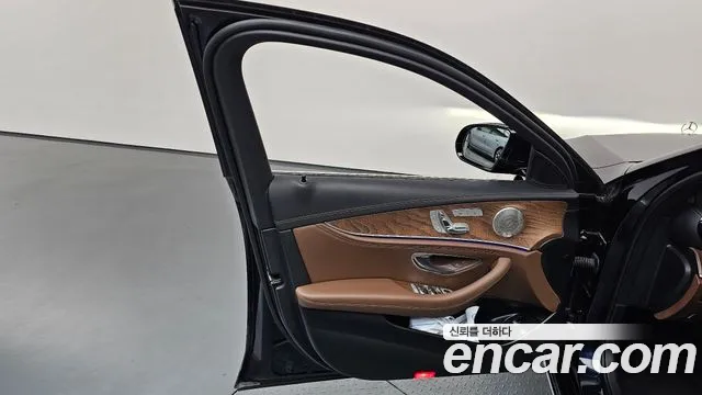 Mercedes-Benz E-Class — Фото автомобиля 22