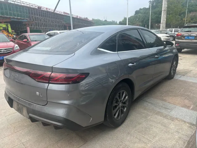 BYD Qin L — Фото автомобиля 5