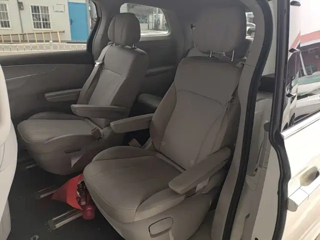 Roewe iMAX8 — Фото автомобиля 16