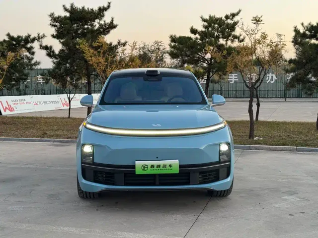 Li Auto L8 — Фото автомобиля 2