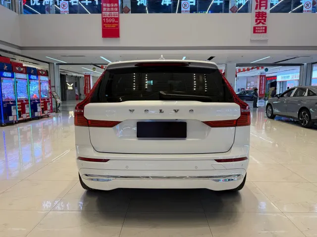 Volvo XC60 — Фото автомобиля 3