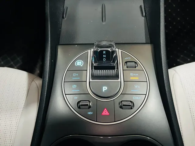 BYD Seal 05 DM-i — Фото автомобиля 12