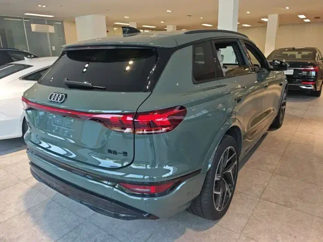 Audi Q6L e-tron — Фото автомобиля 6