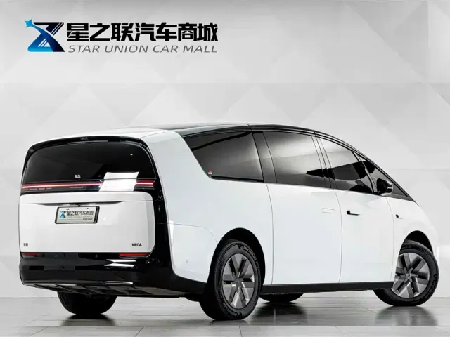 Li Auto MEGA — Фото автомобиля 6