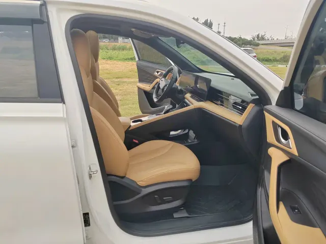 Roewe RX5 — Фото автомобиля 8