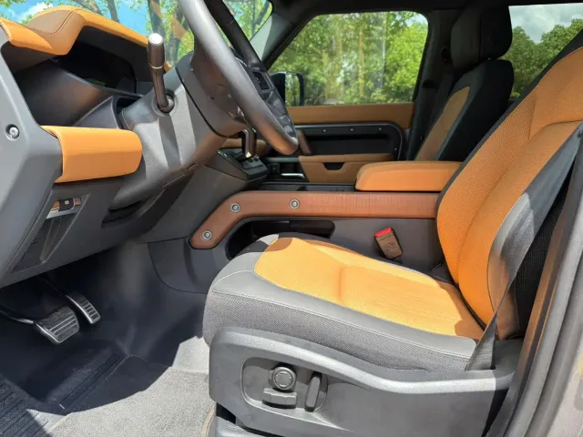 Land Rover Defender — Фото автомобиля 7