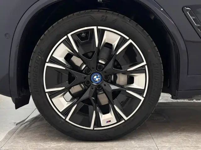 BMW iX3 — Фото автомобиля 19