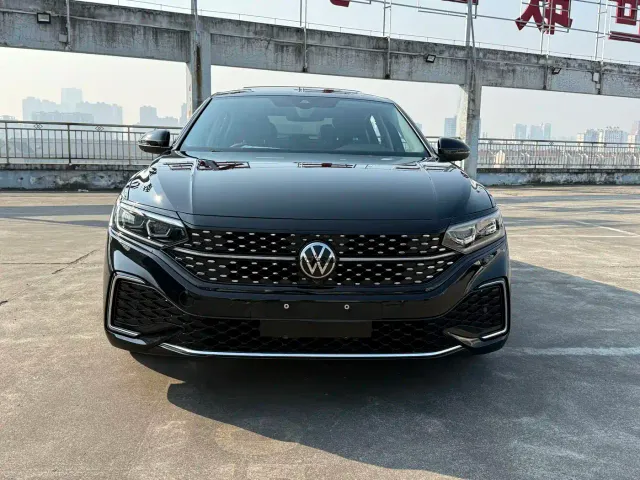 Volkswagen Passat — Фото автомобиля 7