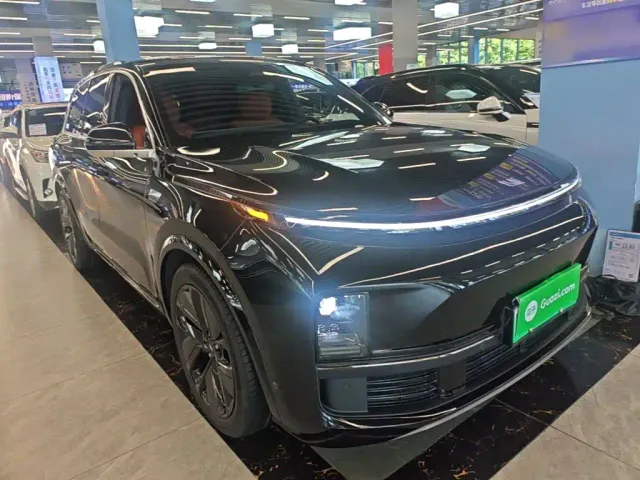 Li Auto L8 — Фото автомобиля 3