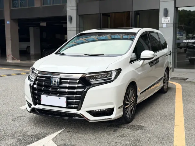 Фотография автомобиля — Honda Elysion