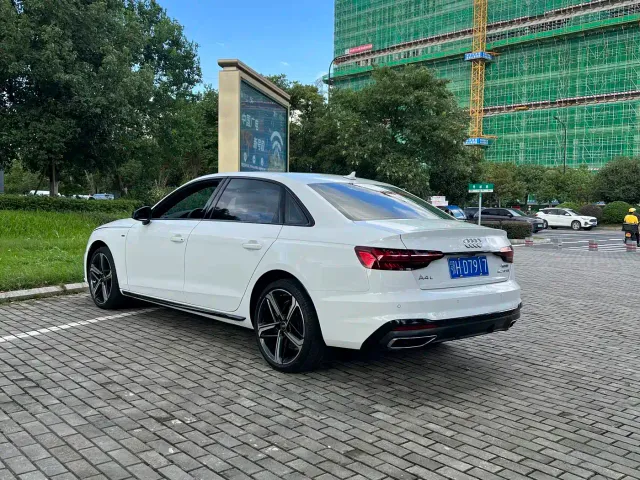 Audi A4L — Фото автомобиля 9
