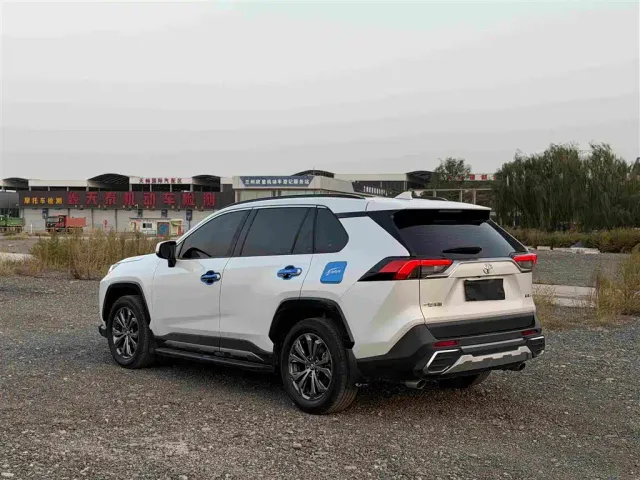 Toyota RAV4 — Фото автомобиля 6