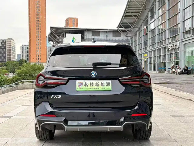 BMW iX3 — Фото автомобиля 4