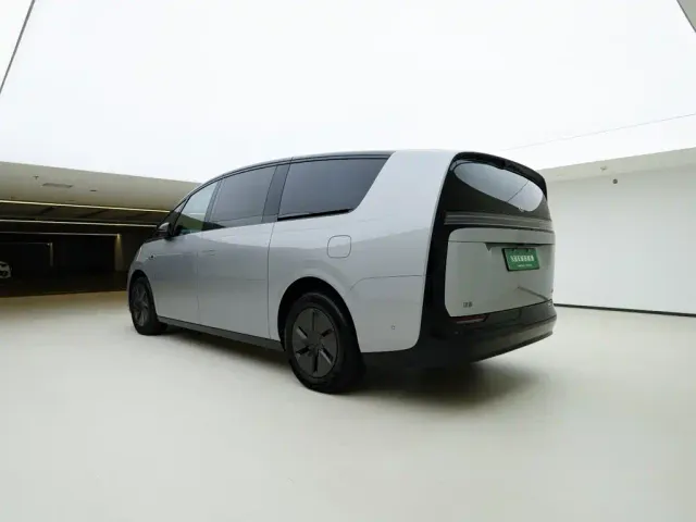 Li Auto MEGA — Фото автомобиля 5
