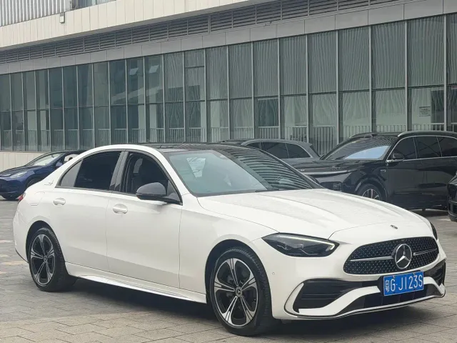 Mercedes-Benz C-Class — Фото автомобиля 3