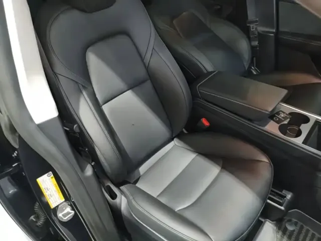 Tesla Model Y — Фото автомобиля 24