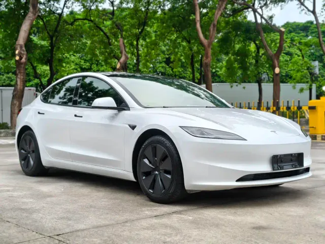 Tesla Model 3 — Фото автомобиля 2