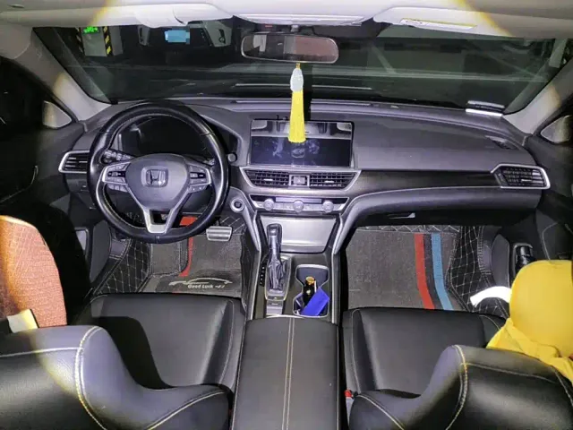 Honda Accord — Фото автомобиля 12