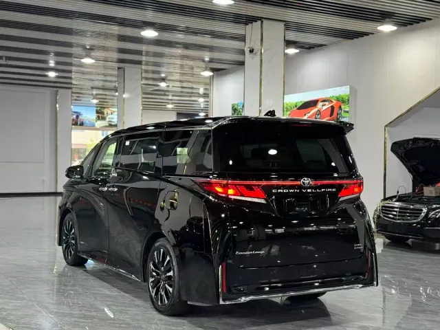 Toyota Vellfire — Фото автомобиля 14