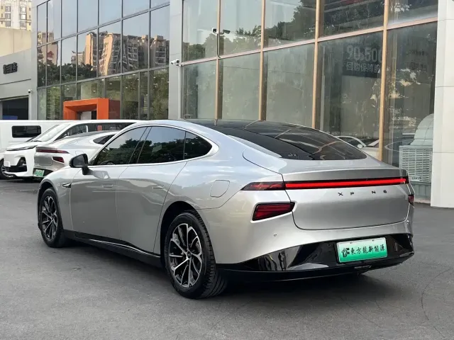 Xpeng P7 — Фото автомобиля 9
