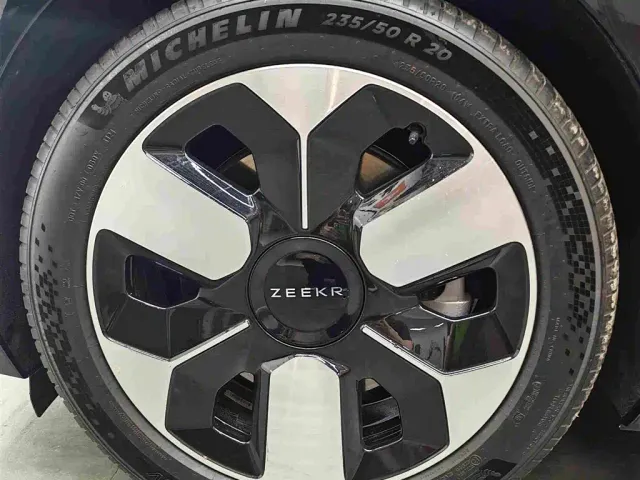 Zeekr Mix — Фото автомобиля 24