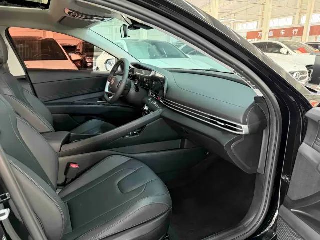 Hyundai Elantra — Фото автомобиля 17