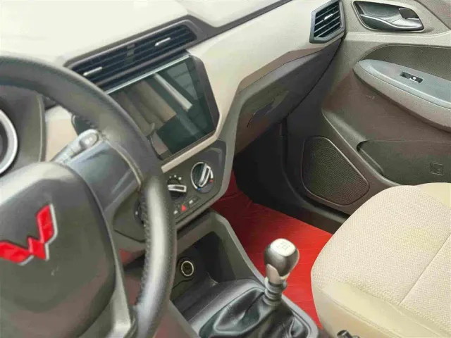 Wuling Hongguang — Фото автомобиля 9