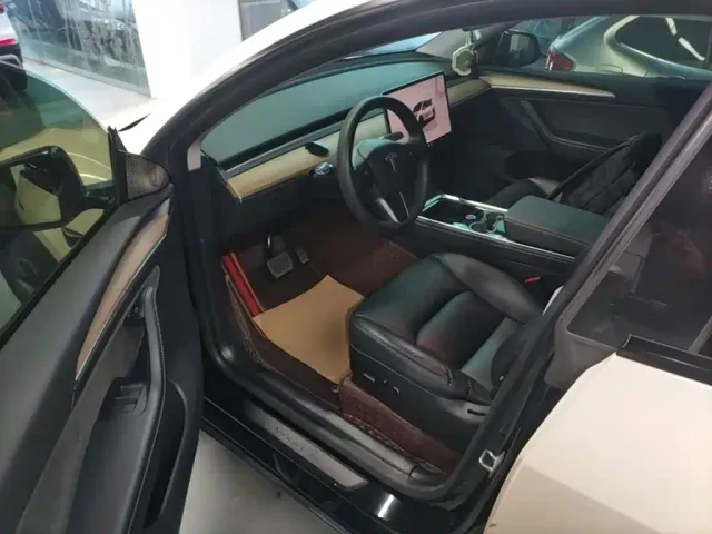 Tesla Model Y — Фото автомобиля 15
