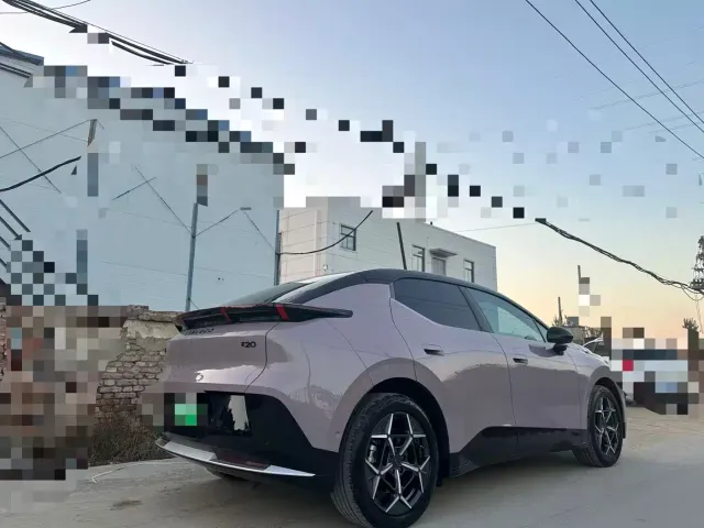 Lynk & Co Z20 — Фото автомобиля 9