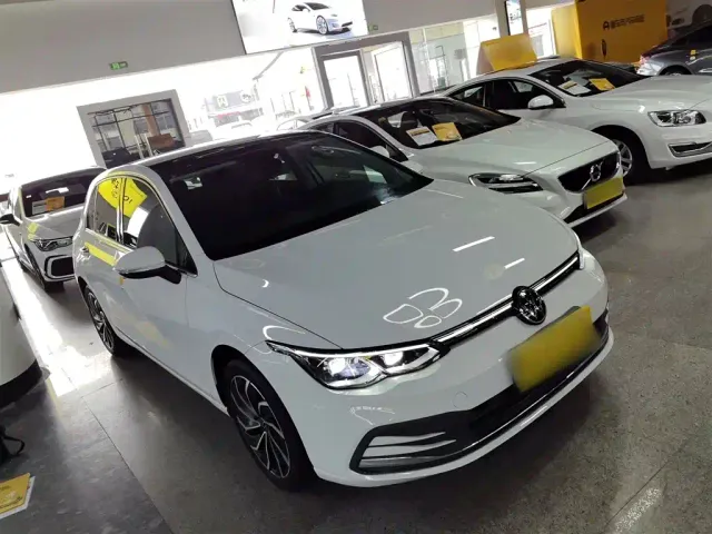 Volkswagen Golf — Фото автомобиля 3