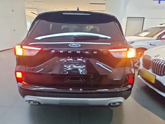Ford Escape — Фото автомобиля 5