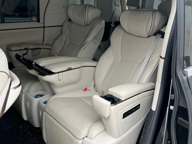 Lexus LM — Фото автомобиля 13