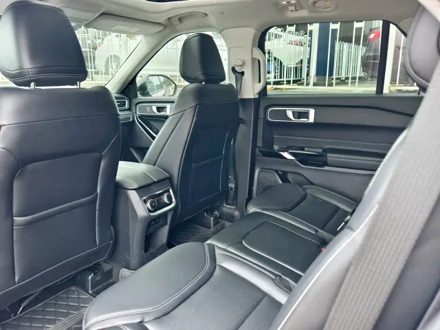 Ford Explorer — Фото автомобиля 12