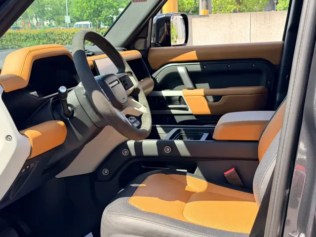 Land Rover Defender — Фото автомобиля 9