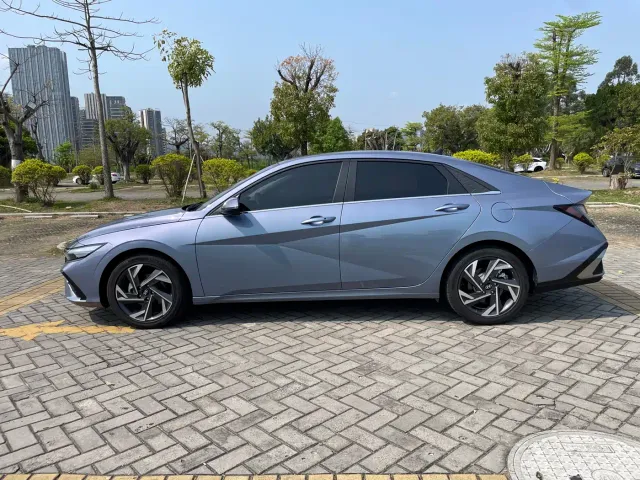 Hyundai Elantra — Фото автомобиля 4