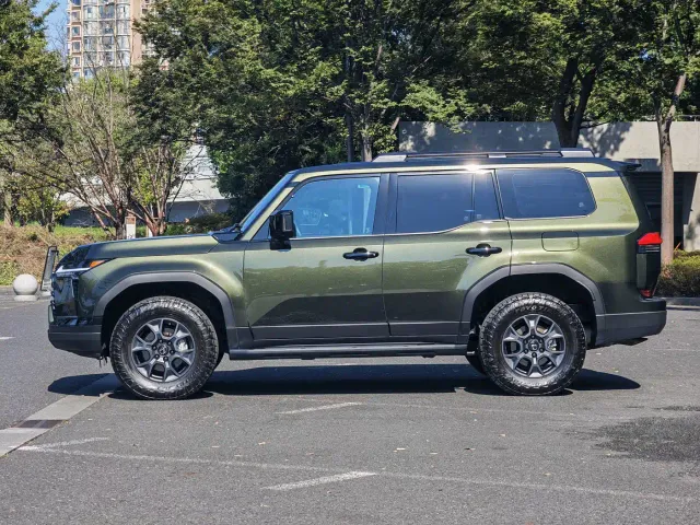Lexus GX — Фото автомобиля 3