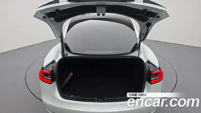 Tesla Model 3 — Фото автомобиля 20