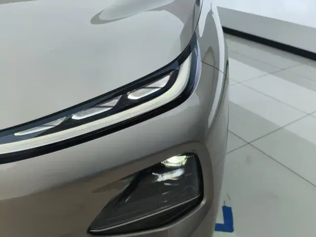 Changan Qiyuan Q05 — Фото автомобиля 5