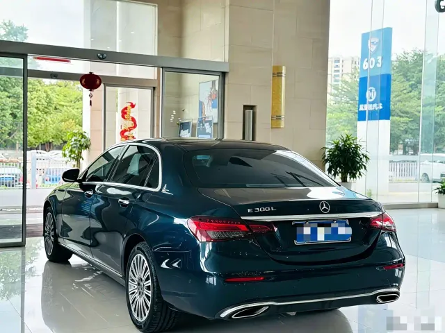 Mercedes-Benz E-Class — Фото автомобиля 9