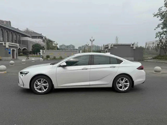 Buick Regal — Фото автомобиля 9