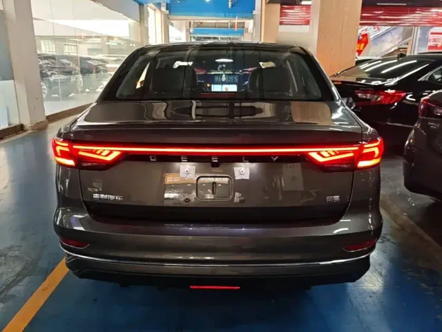 Geely Emgrand — Фото автомобиля 5