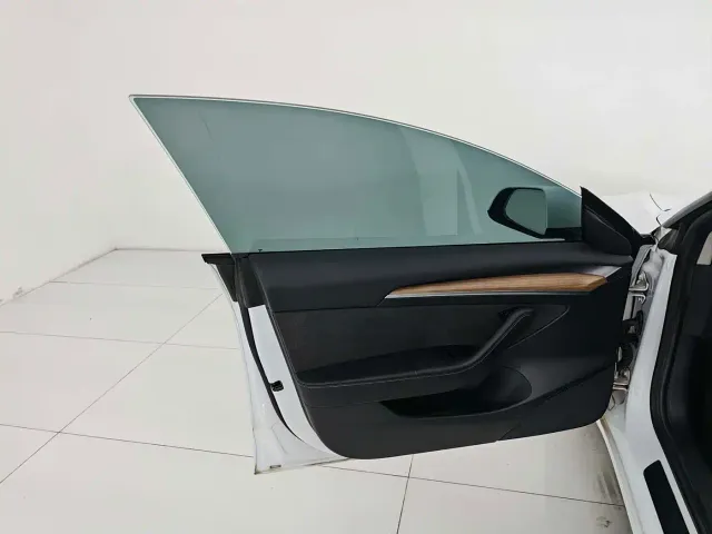 Tesla Model 3 2022 Performance High-Performance AWD — Фото автомобиля 13