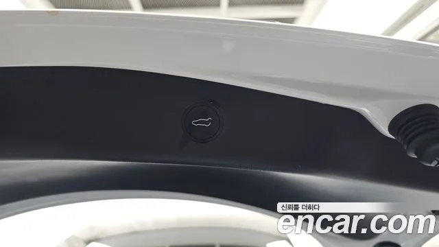 Tesla Model 3 — Фото автомобиля 25