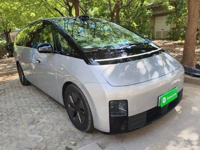 Li Auto MEGA — Фото автомобиля 3