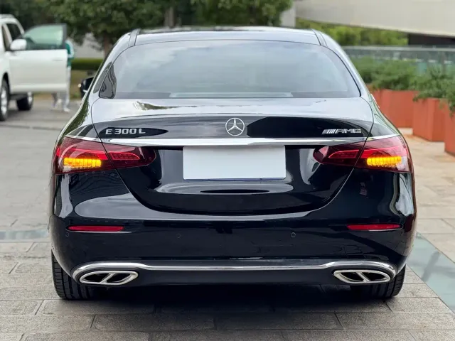 Mercedes-Benz E-Class — Фото автомобиля 19