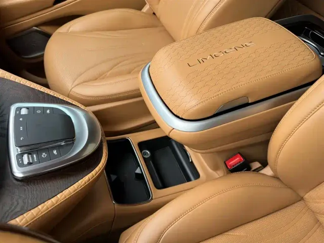 Mercedes-Benz V-Class — Фото автомобиля 24