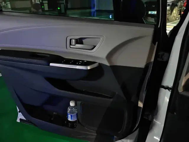 Toyota Granvia — Фото автомобиля 7