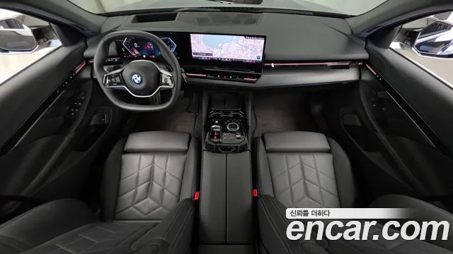 BMW 5 Series G60 — Фото автомобиля 10
